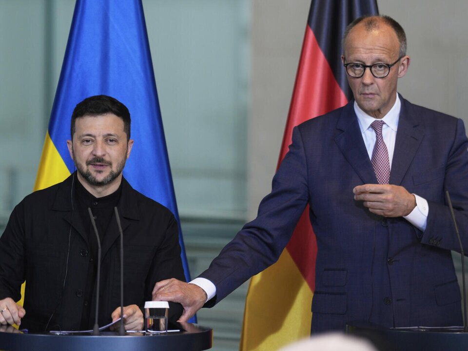 Deutschland verspricht Langstreckenraketen an die Ukraine nach Unterzeichnung des Vertrags.