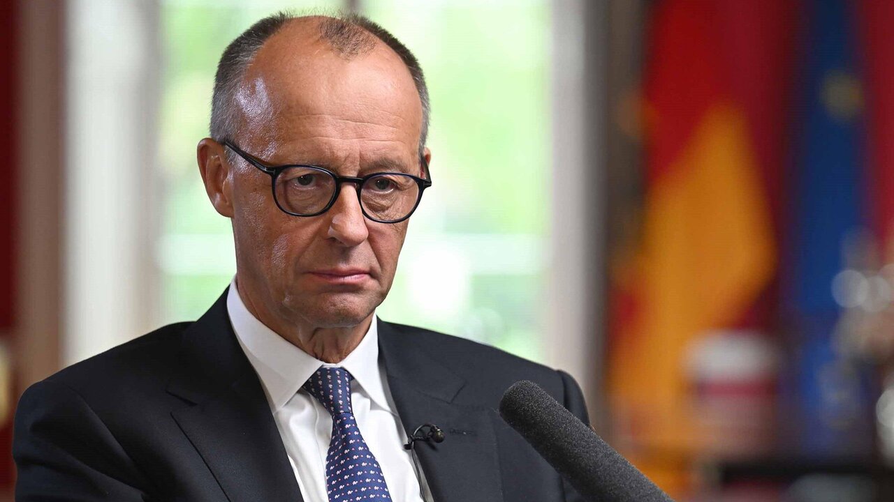 Der deutsche Kanzler gesteht ein, dass Europa auf der Verteidigung der USA 'mitgeschwommen' ist.