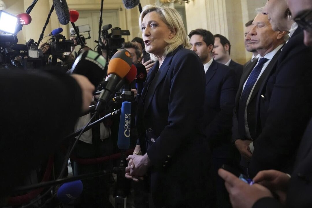 France Faces Budget Crisis as Fiscal Deficit Spurs EU Concerns