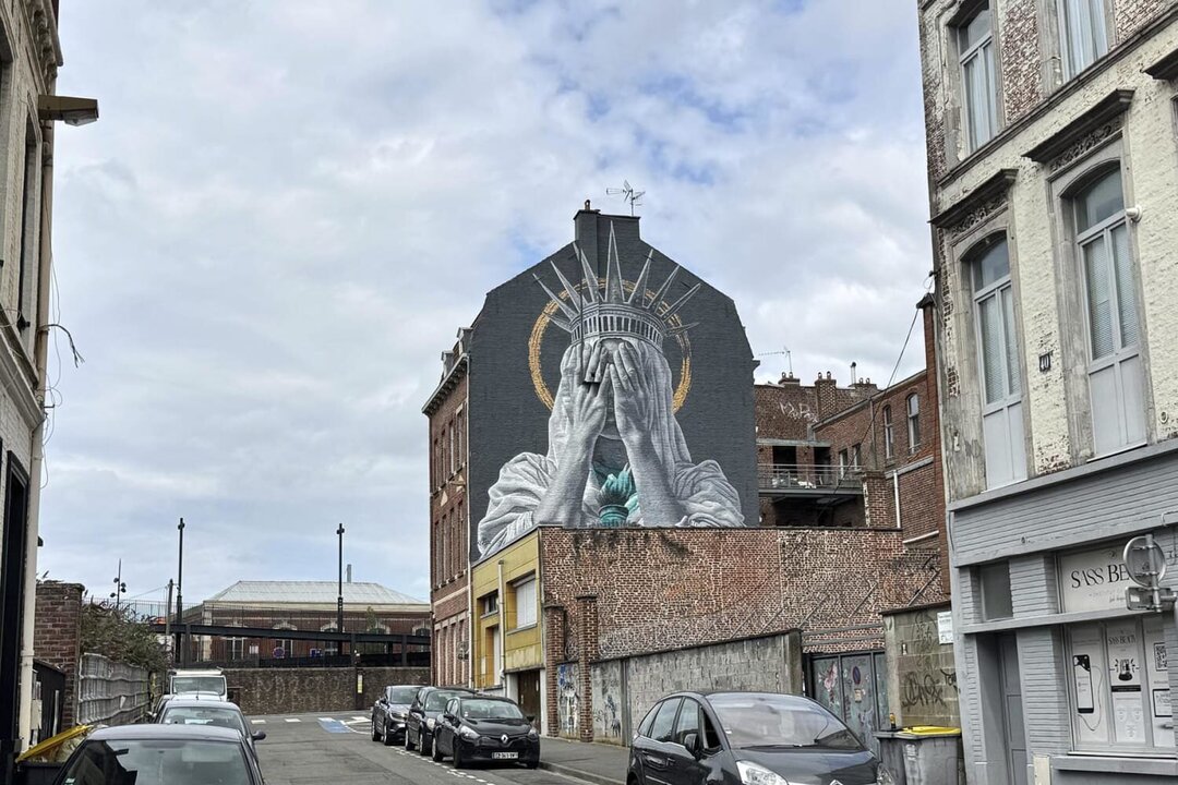 Statue of Liberty Mural in France Critiques U.S. Politics