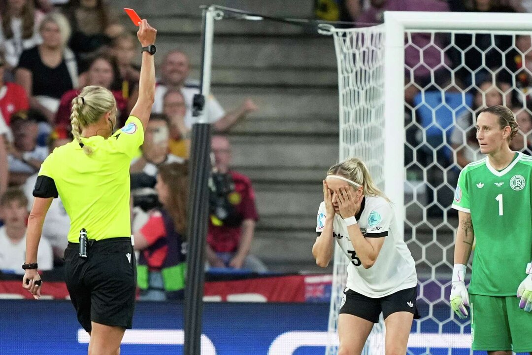 Kathrin Hendrich Sent Off for Hair-Pulling Incident