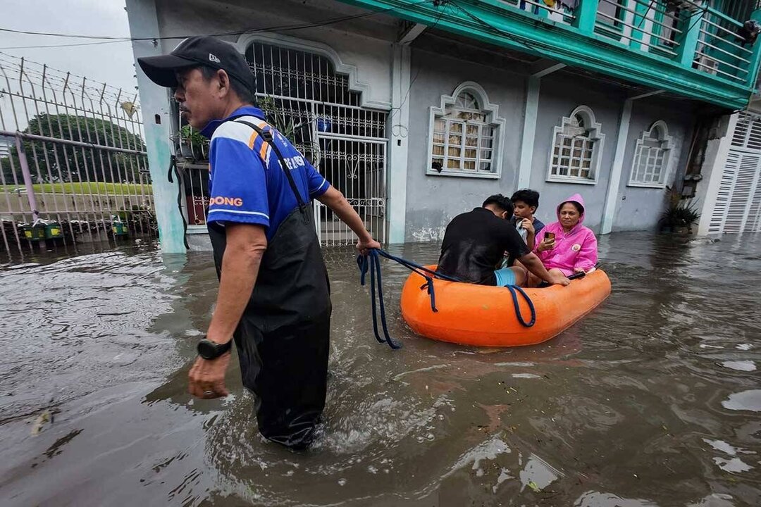 Heavy Monsoon Rains Halt Government Work and Classes Across Metro Manila Region