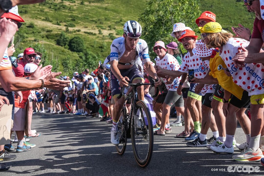 Evenepoel abandonne le Tour de France après une maladie.