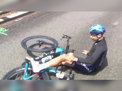 Le cycliste Champoussin chute lors de la 20e étape du Tour de France.