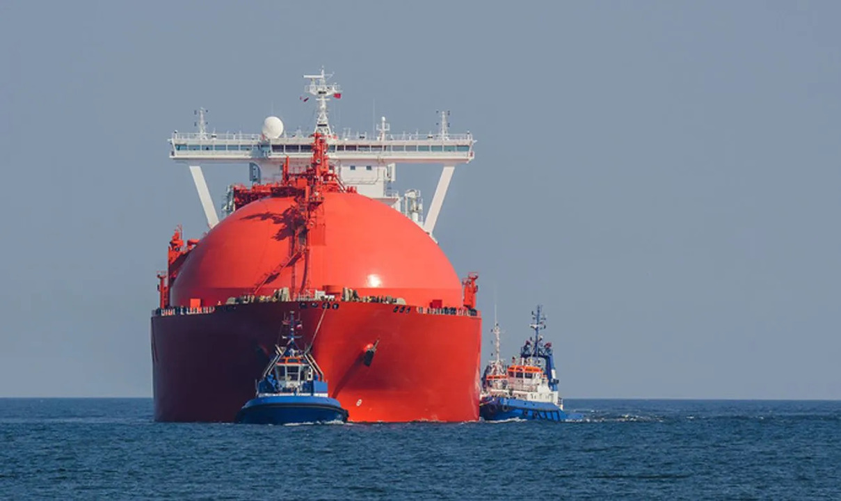 Qatar Threatens LNG Supply Cuts to Europe Over Green Law