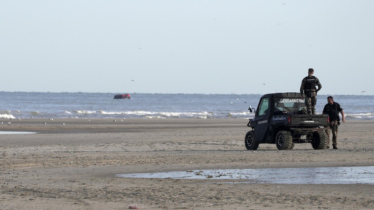 Un homme meurt en essayant de traverser la Manche depuis la France.