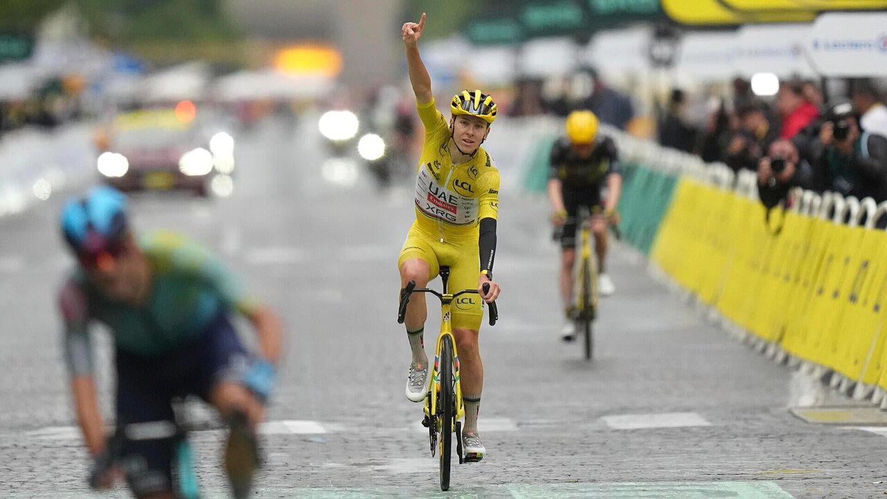 Tadej Pogačar remporte son quatrième titre au Tour de France