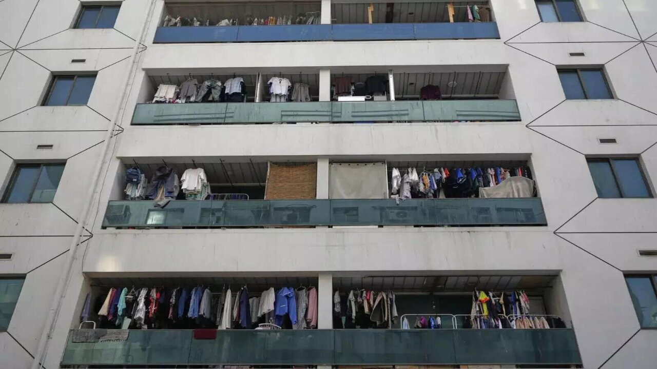 تواجه العمال المهاجرين في دبي أزمة وسط حملة على الإسكان
