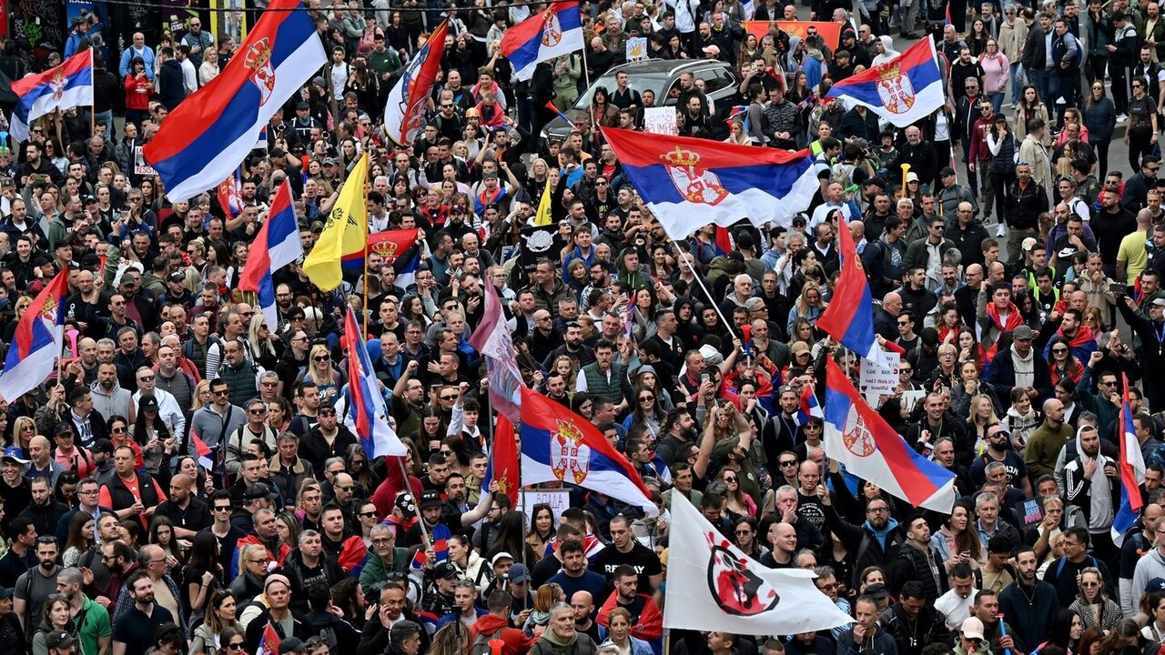 Masi protesti ponovo se pojavljuju širom Srbije uoči nacionalnog skupa