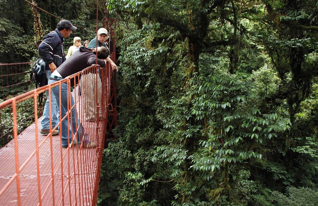 Costa Rica Expands Air Routes to Offset Decline in European Tourism