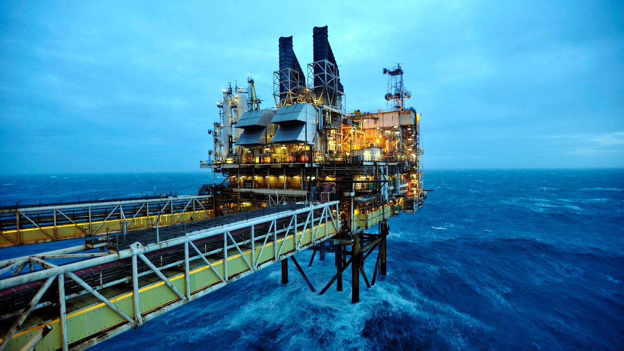 Trump Criticizes UK Energy Policy, Urges More Oil Drilling