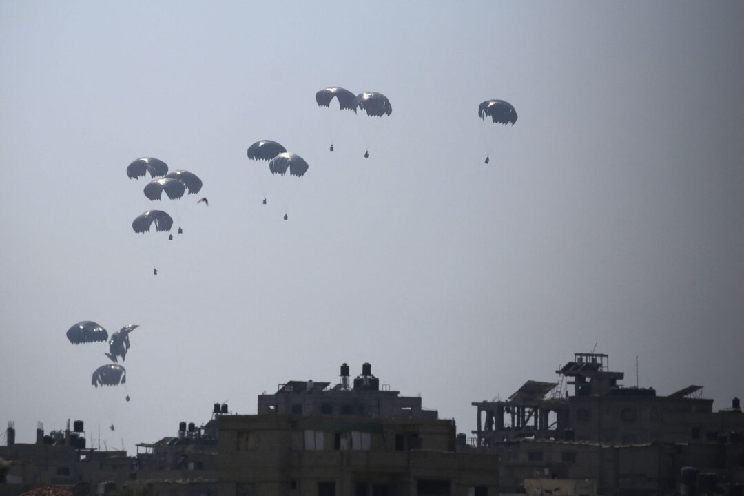 France to Airdrop 40 Tons of Humanitarian Aid Into Gaza