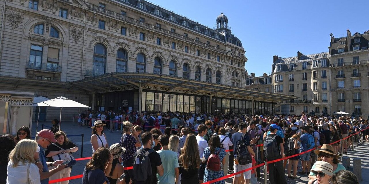 France to Increase Entry Fees for Non-EU Tourists at Museums