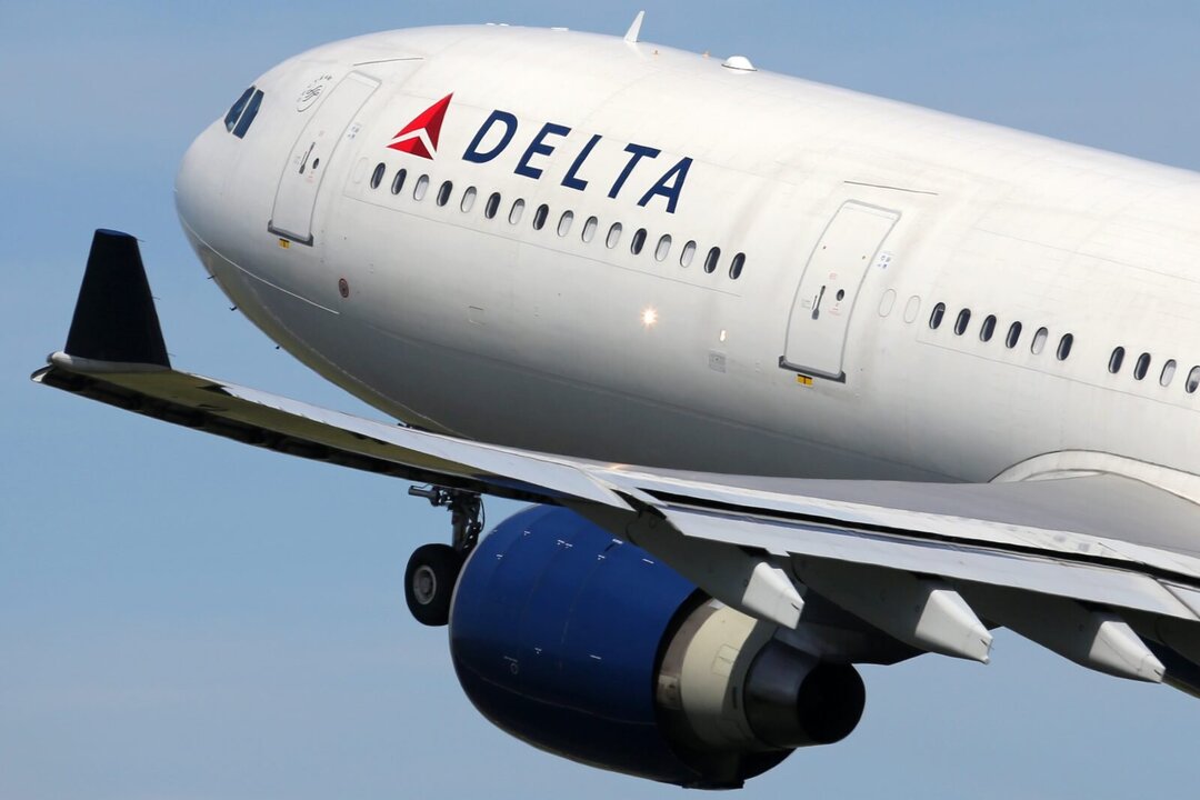 Delta Flight to Amsterdam Diverted After Severe Turbulence Injures 25