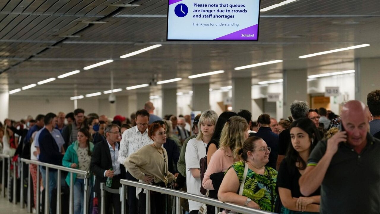 Amsterdam Schiphol Airport Disrupted by New Scanner Rules