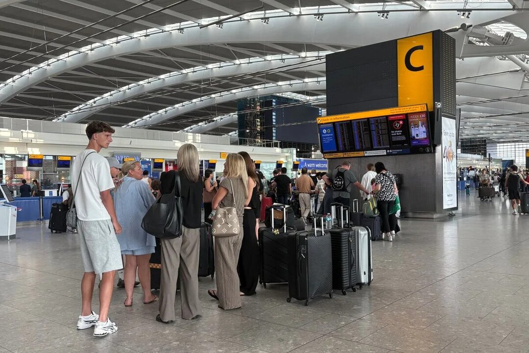 UK Air Traffic Outage Grounds Flights Across Country