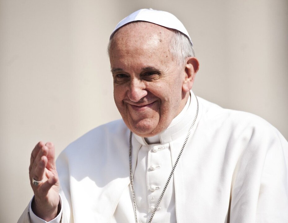 Costa Rican Bishop Gifts Coffee and Honey to Pope Francis