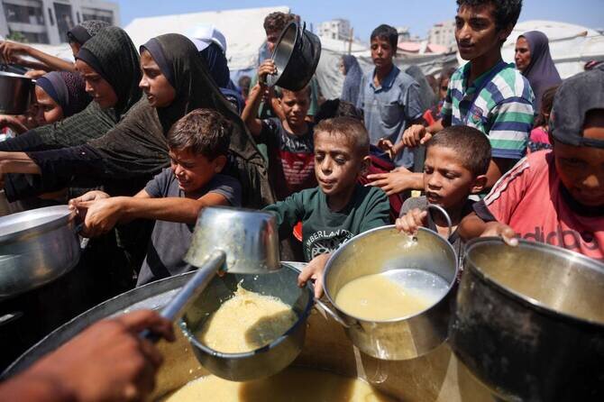 Israeli Writer Grossman Denounces Gaza 'Genocide'