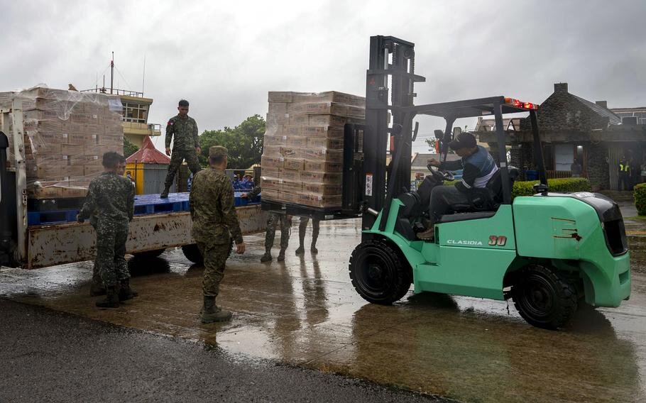 Marines and Airmen Airlift Emergency Aid to Storm‑Stricken Philippines