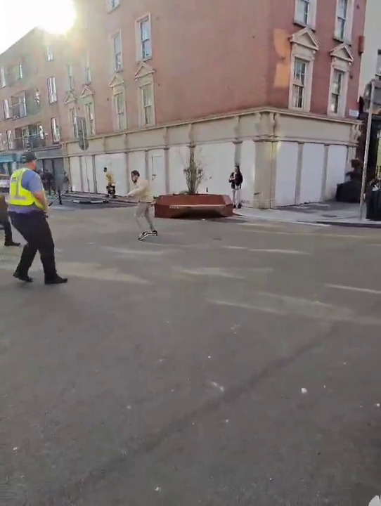 Shocking new footage of yesterday's attack on a Garda in Dublin
