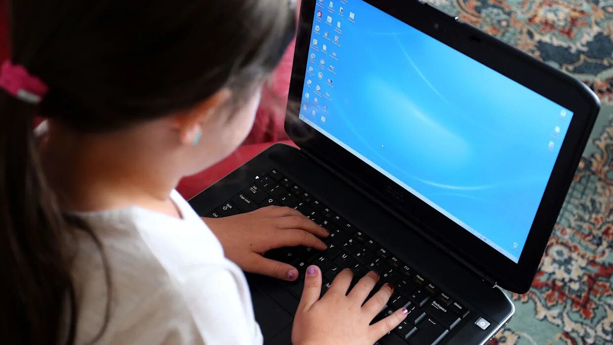UK Defends Online Safety Act Amid Growing Free Speech Criticism