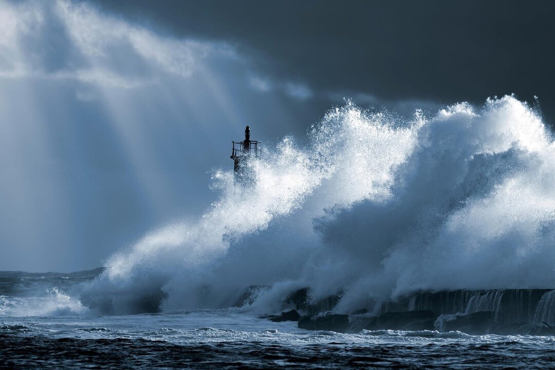 Storm Floris Set to Lash UK With 85mph Winds