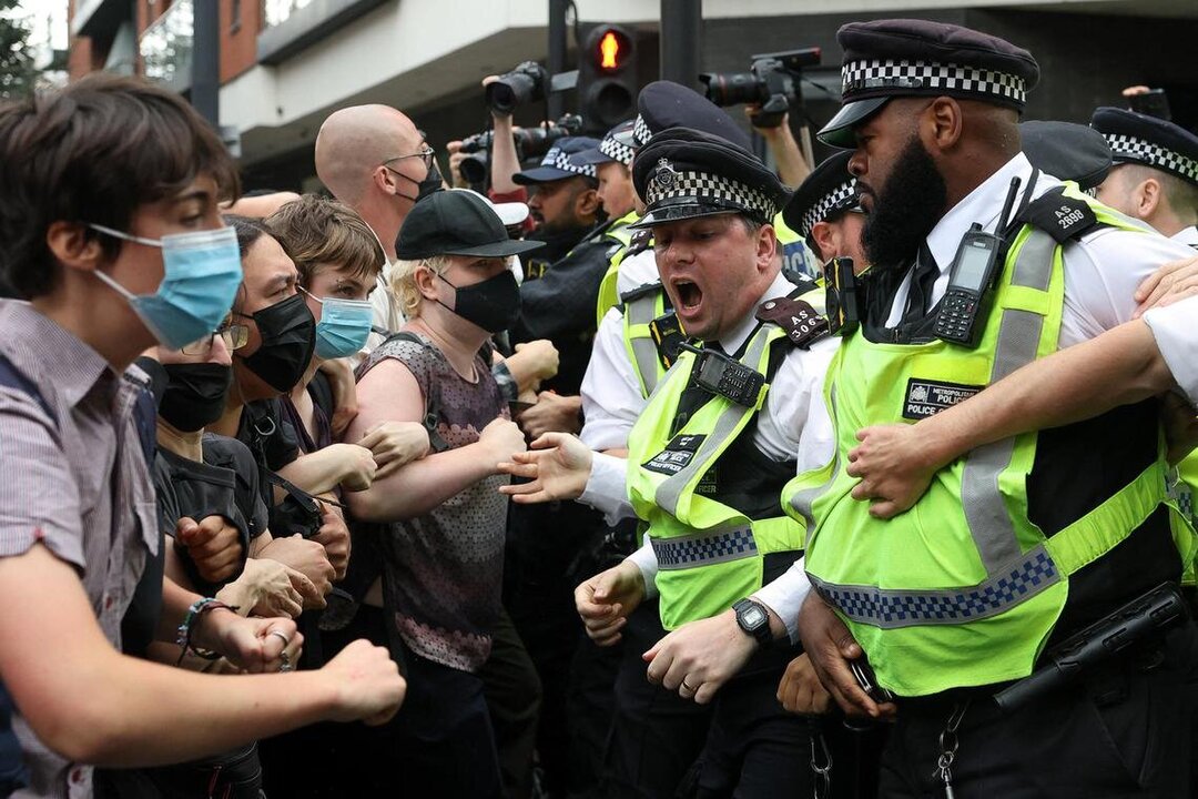 Clashes and Arrests at UK Immigration Protests