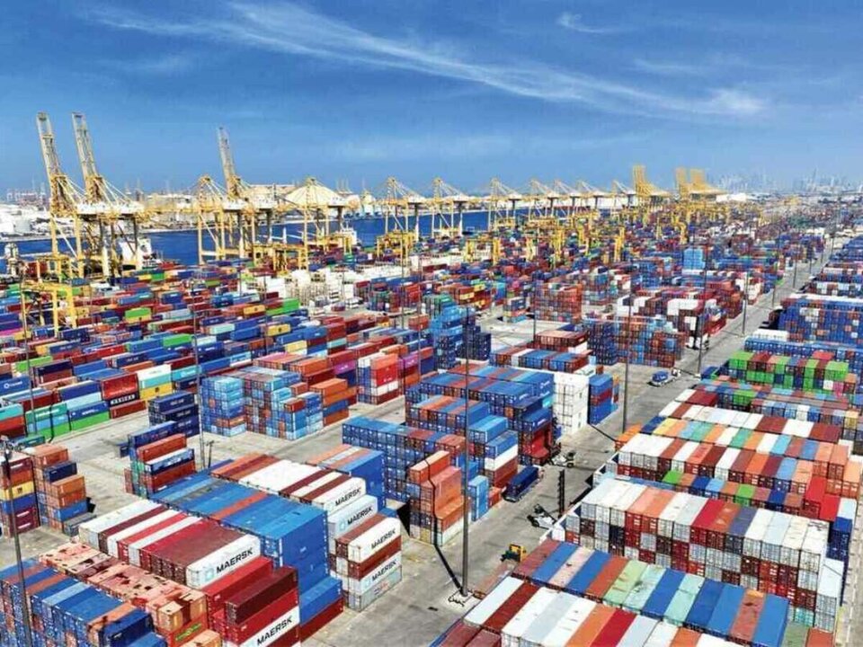 تجارة الإمارات غير النفطية الخارجية ترتفع بنسبة 34.7% في النصف الأول من 2025