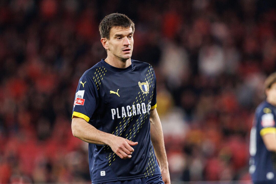 Norwich City Signs Serbian Midfielder Mirko Topic from Famalicão