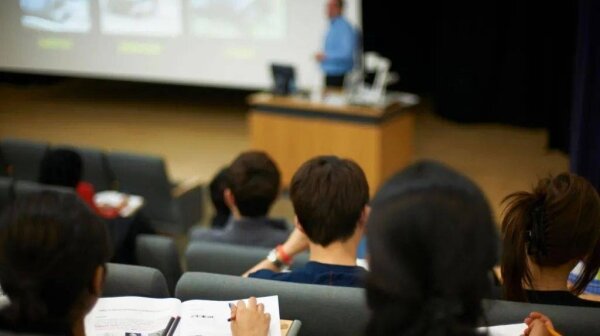 Chinese Students in UK Pressured to Spy on Classmates: Report
