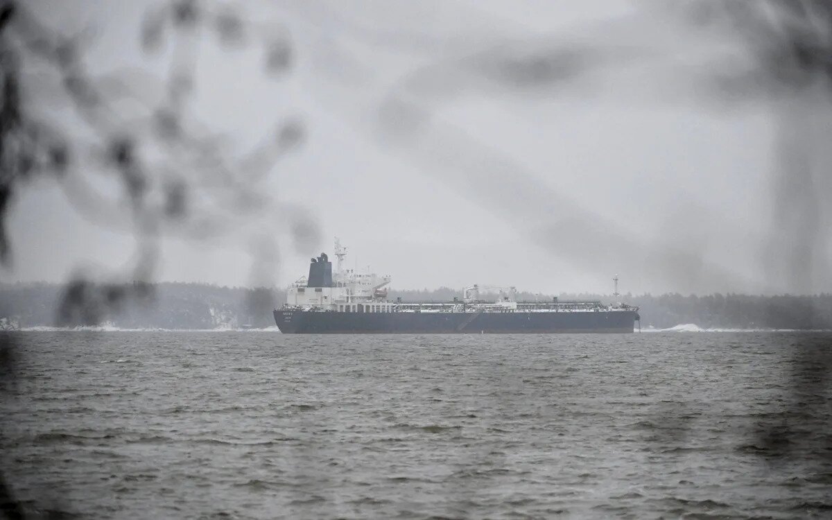 Kremlin Claims UK Planning Attacks on 'Shadow Fleet'