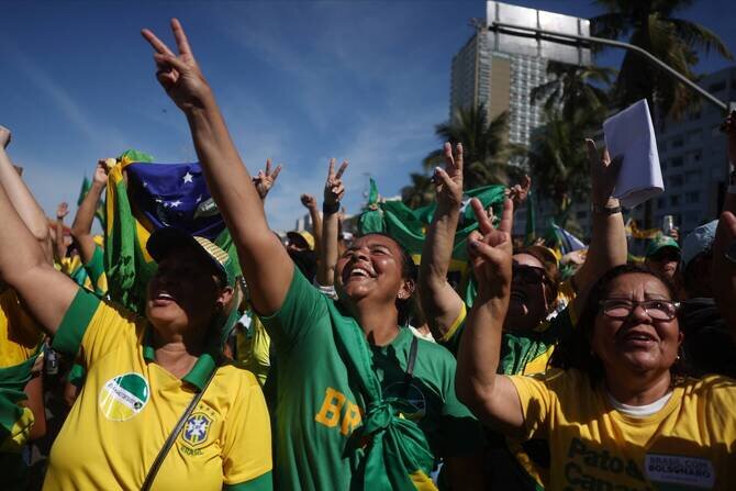 Brazilian Judge Places Ex-President Bolsonaro Under House Arrest for Social Media Violation
