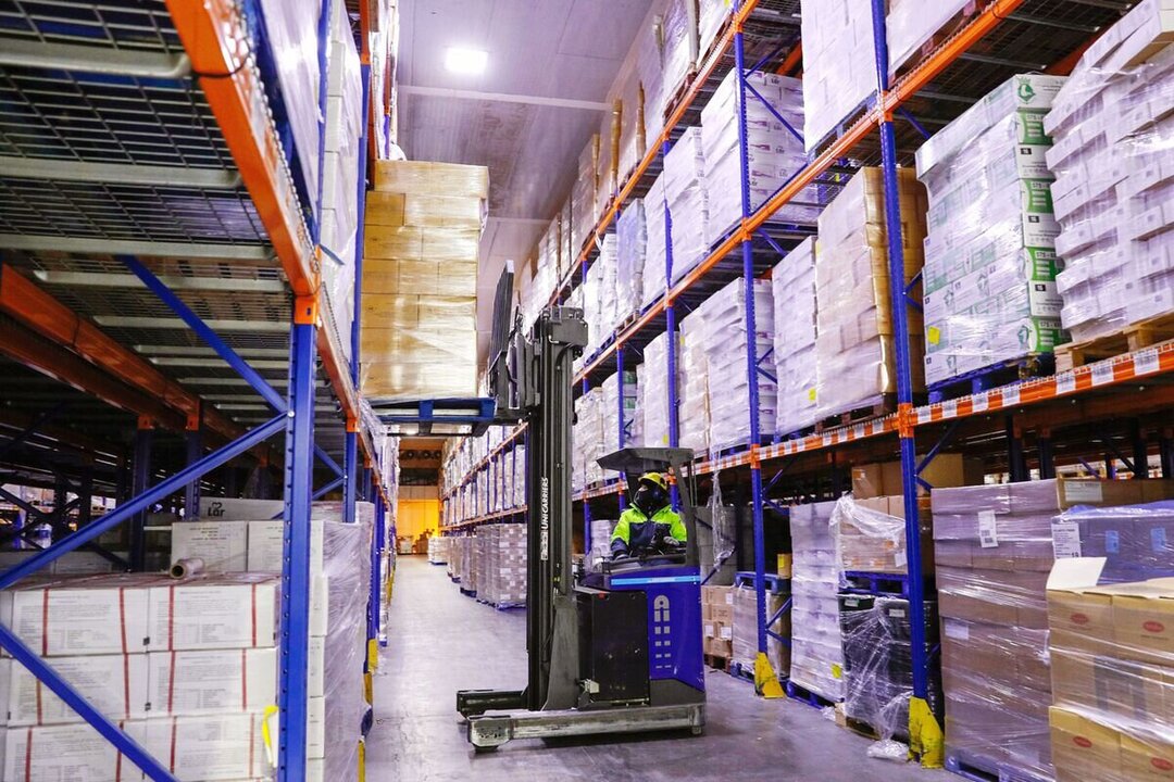 UK Services Sector Suffers Steepest Drop in Orders Since 2022