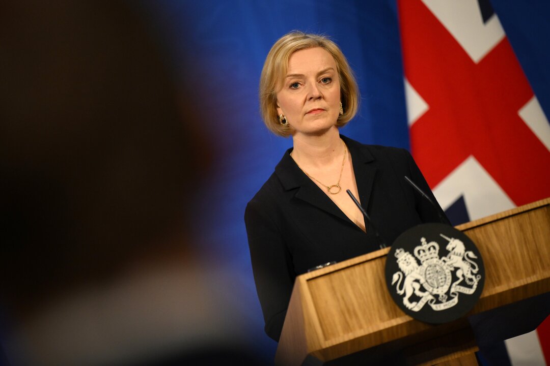 Britain Faces Potential Regime Change, Warns Political Commentator