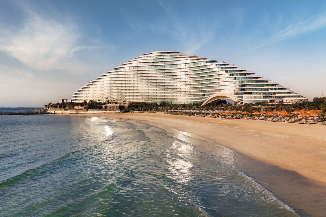 Jumeirah Opens Luxury Resort on Private Dubai Beach