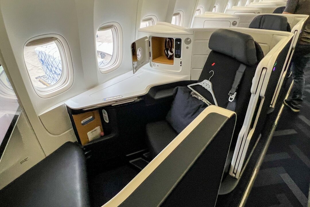 Business-Class Flights to Europe on Air France and KLM Available at Discount