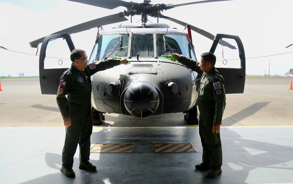 Philippines Receives New Black Hawk Helicopters