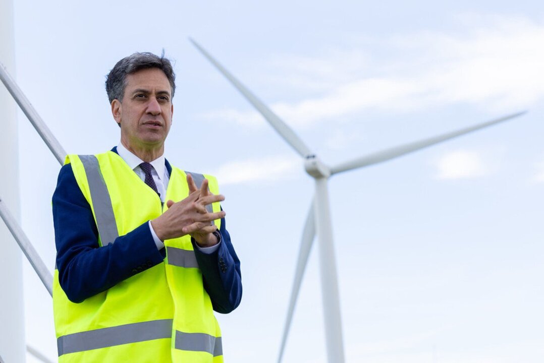 UK Net-Zero Plan Faces Resistance Over Renewable Projects
