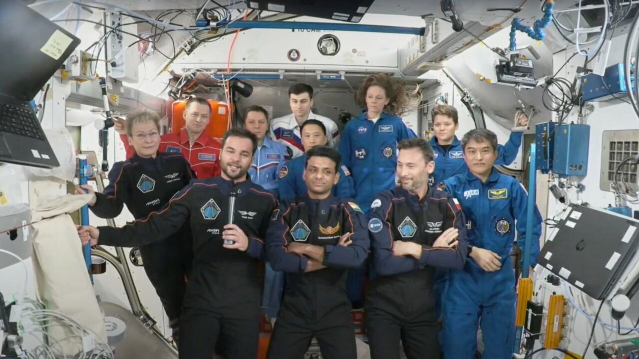 Hungarian Astronaut Returns From Space Mission