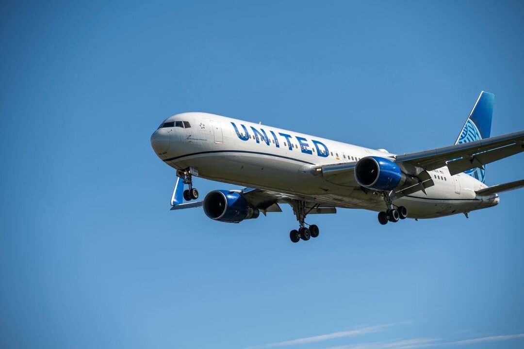 United Airlines Flight Forced to Return Over Britain