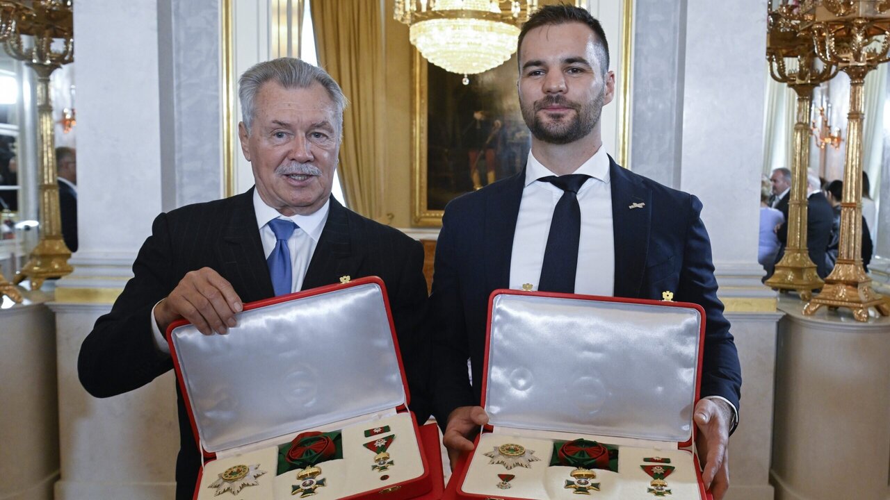 Hungary Awards Highest State Honor to Astronauts