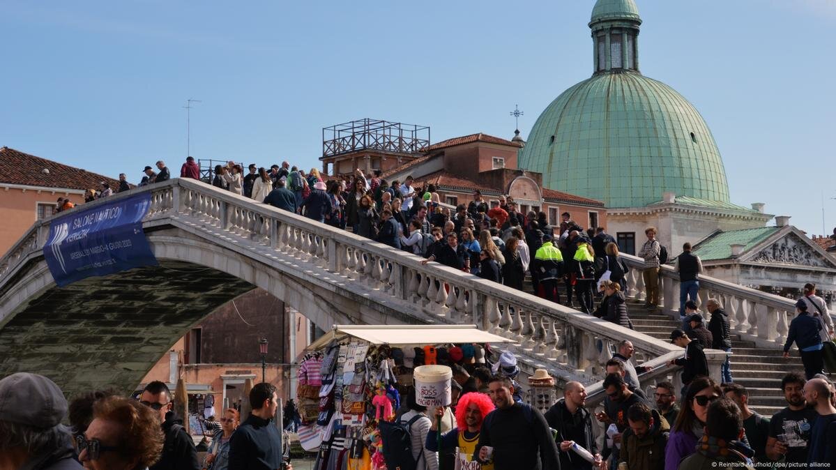 Tourism in Italy Faces Stricter Rules and Heavier Fines