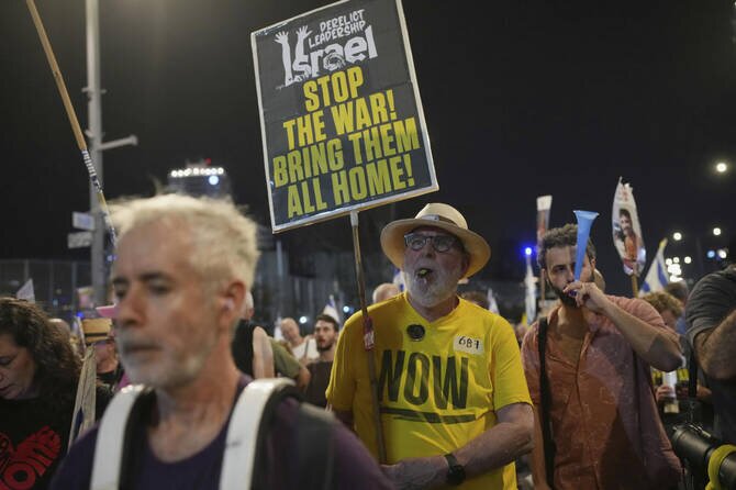Former Israeli Defense Minister Gantz Offers Political Truce to Secure Gaza Hostage Deal