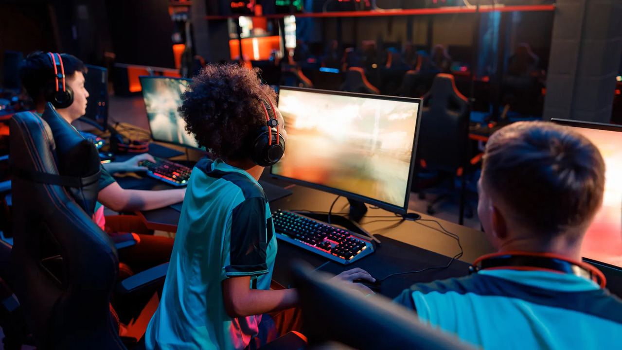 Gaming Market Expands in UAE with Rise of MMO Accessories