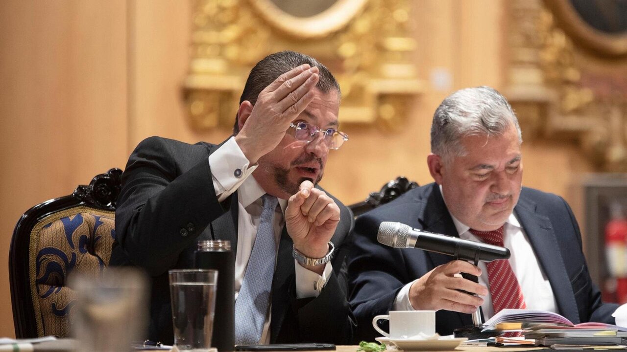Lawmakers Consider Lifting Costa Rican President’s Immunity