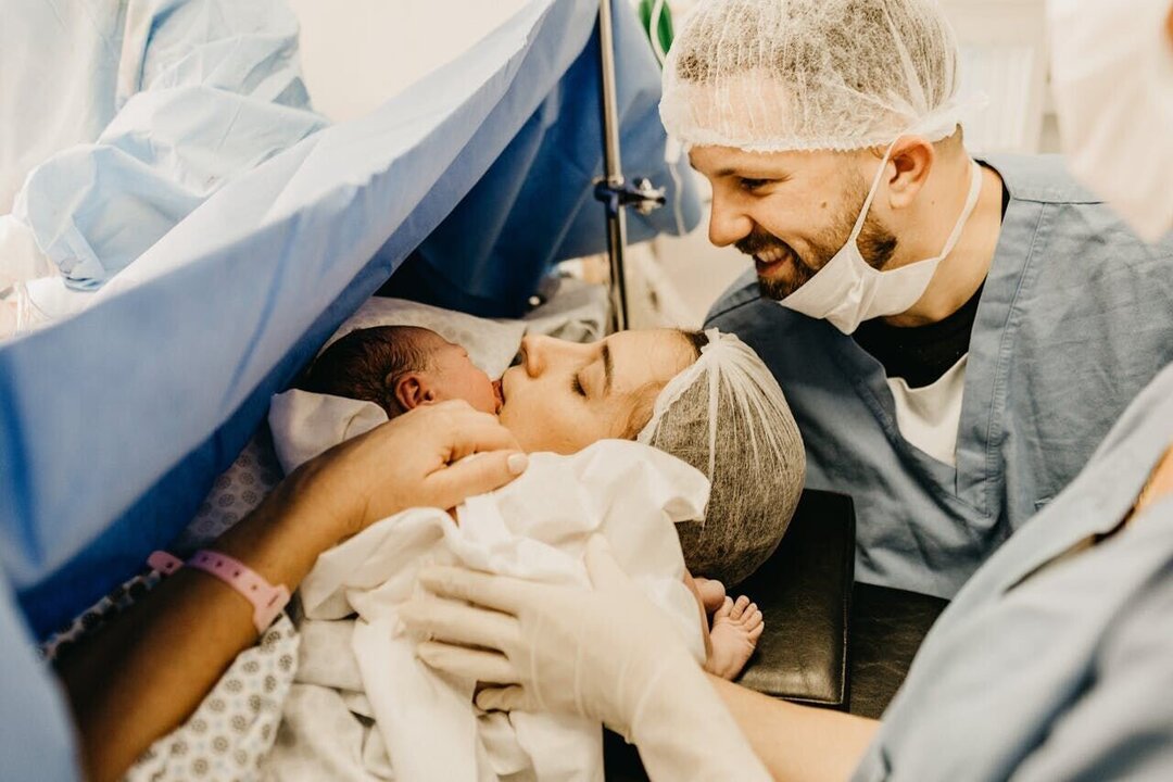 Costa Rica Study Highlights Traits of Modern Motherhood
