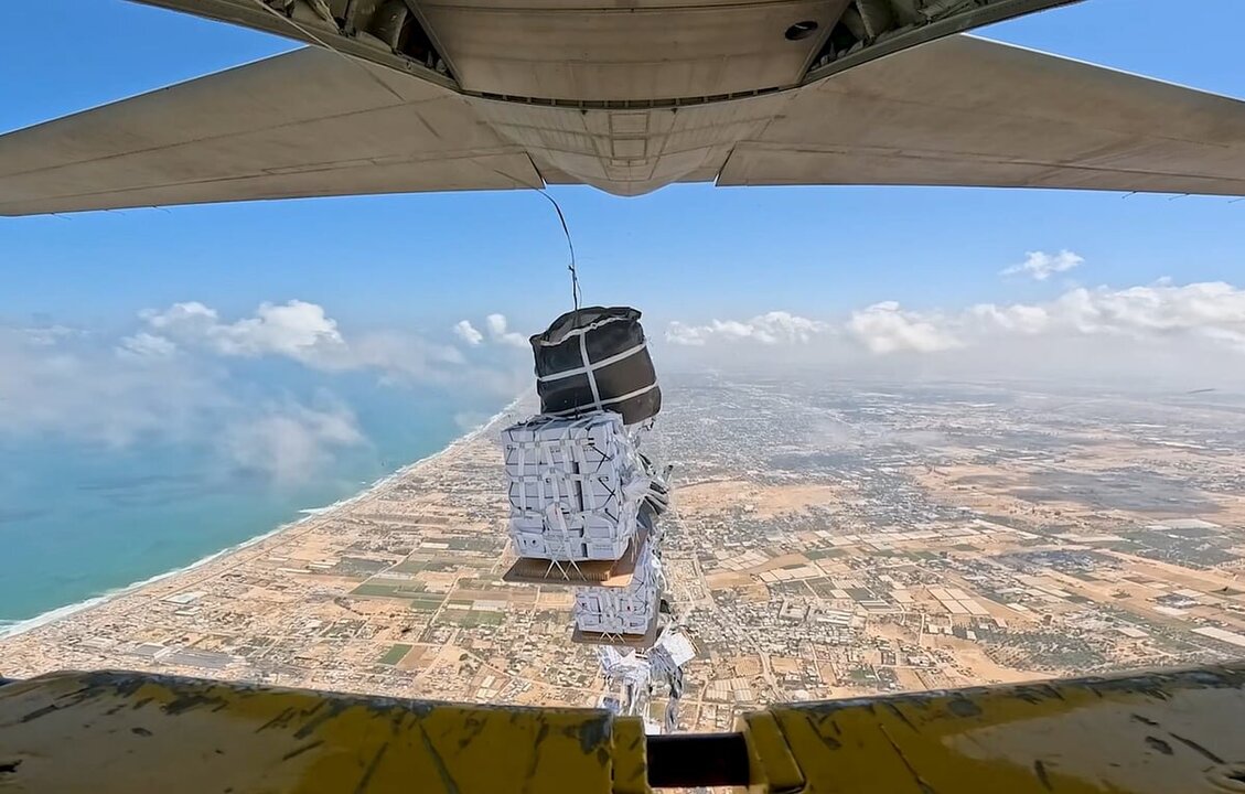 الإمارات تُجري 81 عملية إسقاط إنساني فوق غزة