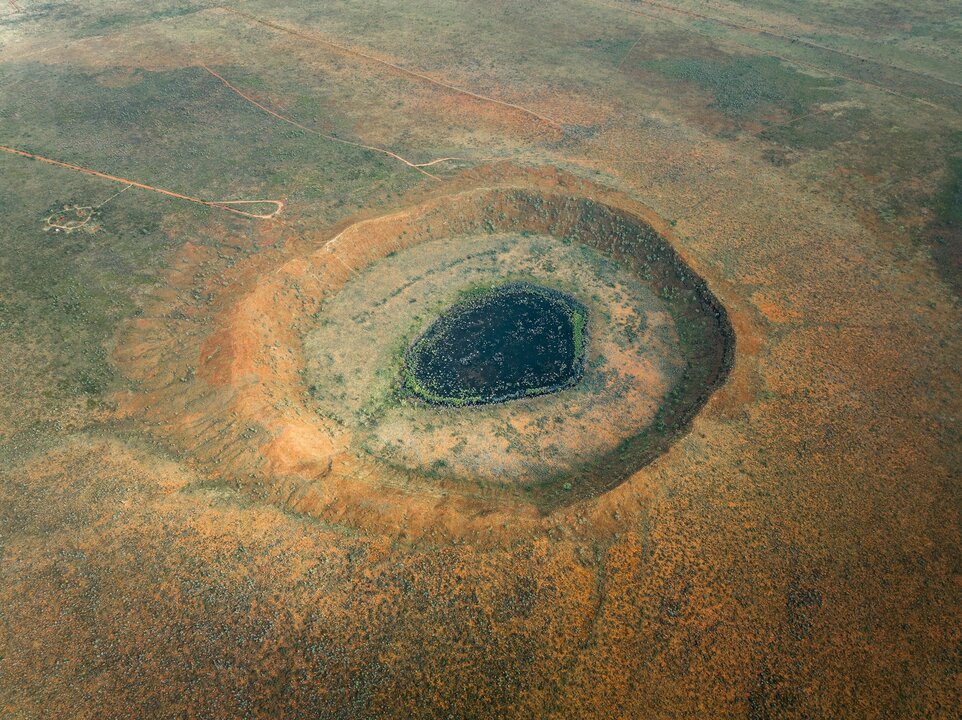 Australian Scientist Discovers 3.5-Billion-Year-Old Meteorite Crater