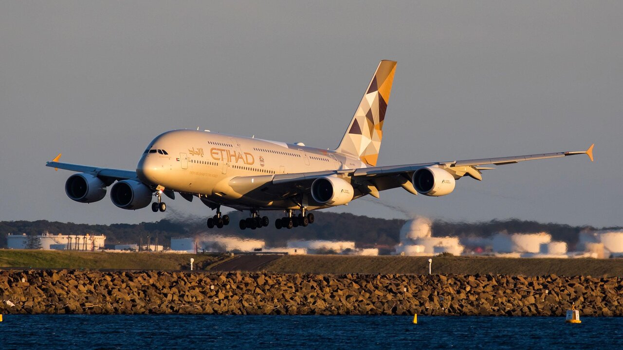 Etihad Airways Flight Makes Emergency Landing