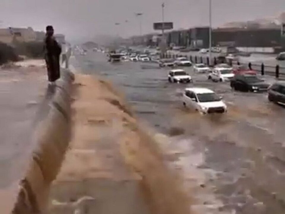 Flash Floods Sweep Across Saudi Arabia After Heavy Rains